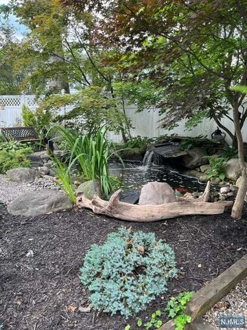 17 West Drive, Montvale, NJ 07645