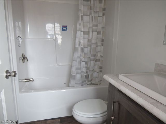 2663 Lake Breeze Drive, Madison, OH 44057
