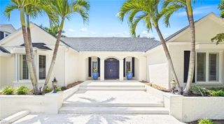 2700 Treasure LN, Naples, FL 34102