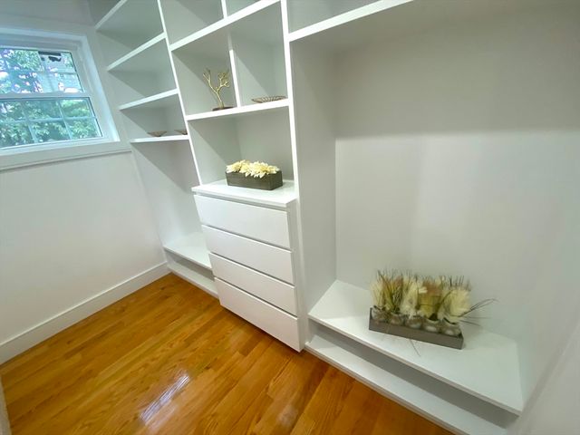866 Salem St, Groveland, MA 01834