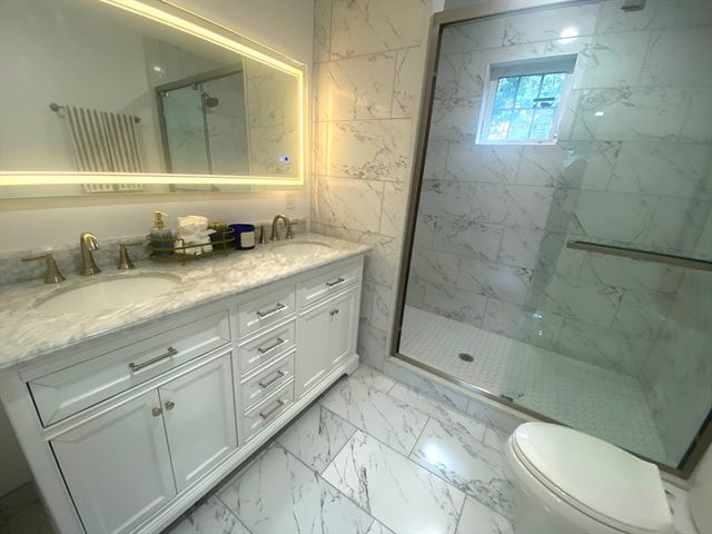 866 Salem St, Groveland, MA 01834