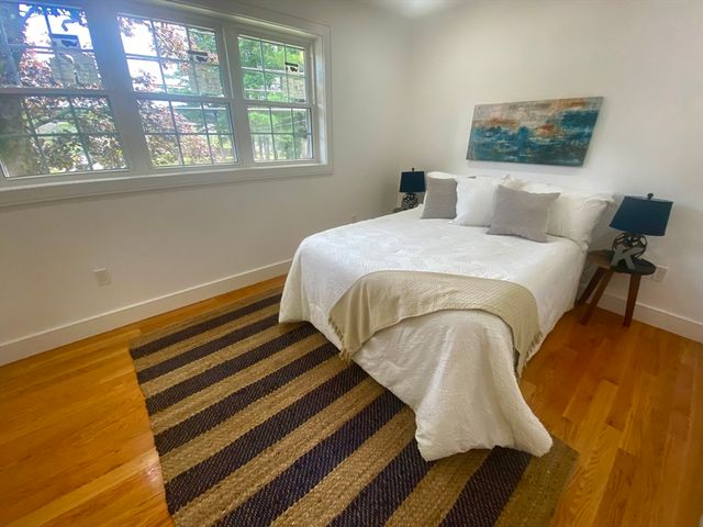 866 Salem St, Groveland, MA 01834