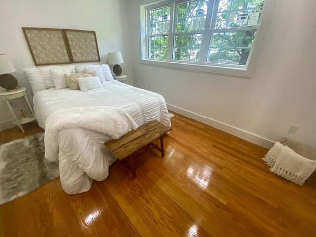866 Salem St, Groveland, MA 01834