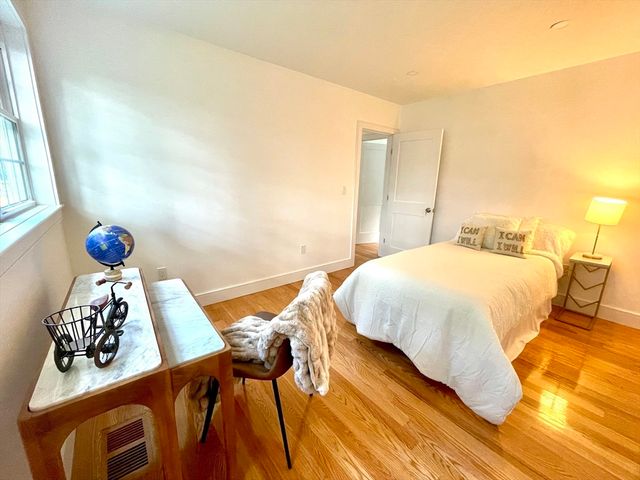 866 Salem St, Groveland, MA 01834
