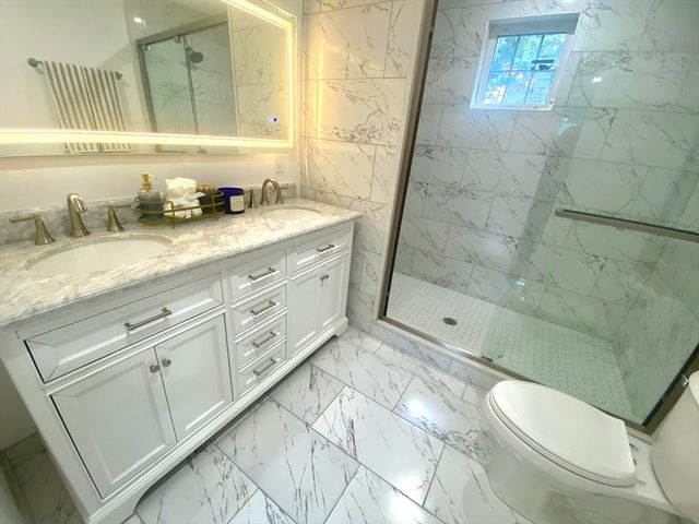 866 Salem St, Groveland, MA 01834