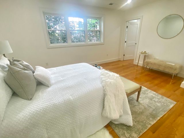 866 Salem St, Groveland, MA 01834