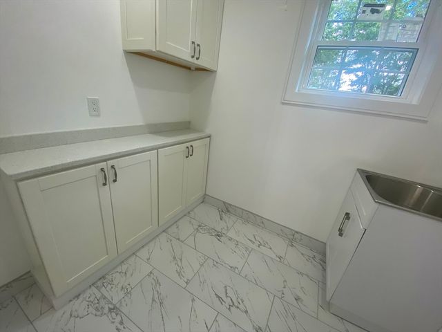 866 Salem St, Groveland, MA 01834
