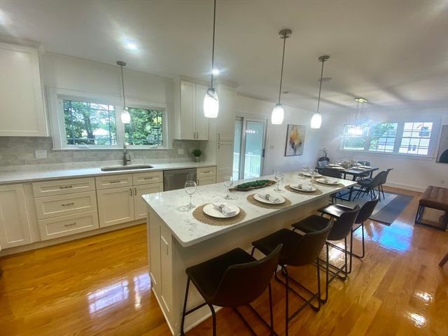 866 Salem St, Groveland, MA 01834