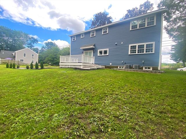 866 Salem St, Groveland, MA 01834
