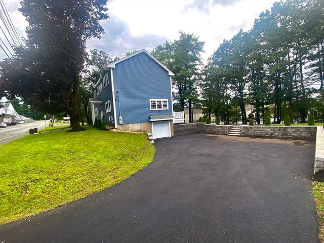 866 Salem St, Groveland, MA 01834