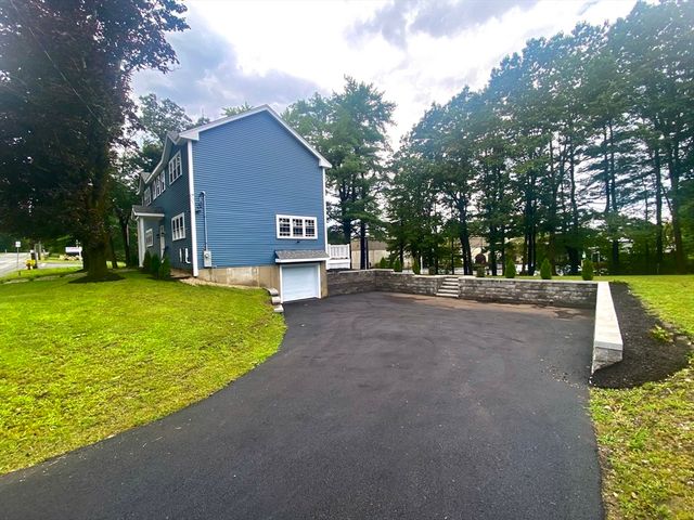 866 Salem St, Groveland, MA 01834