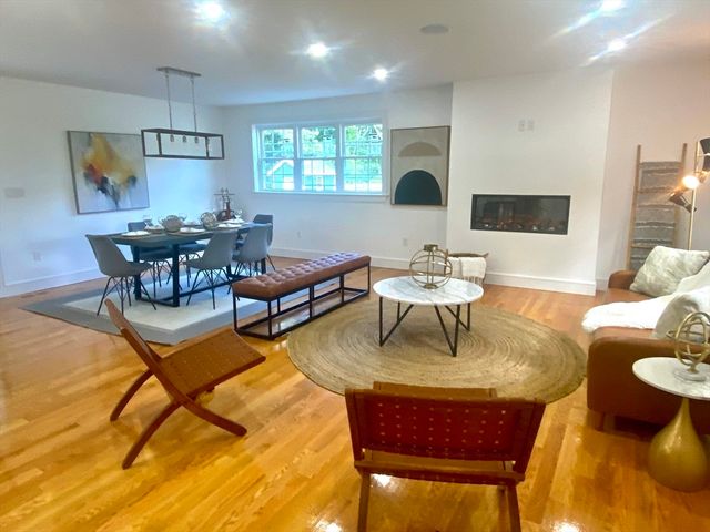 866 Salem St, Groveland, MA 01834