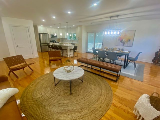 866 Salem St, Groveland, MA 01834