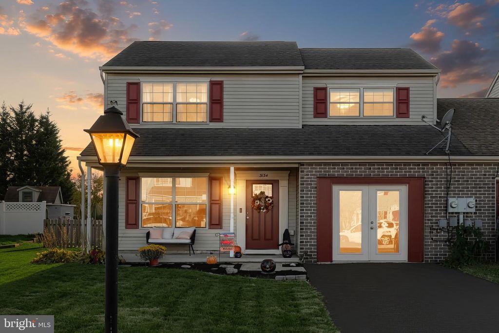 3134 LONG MEADOW DR, Dover, PA 17315