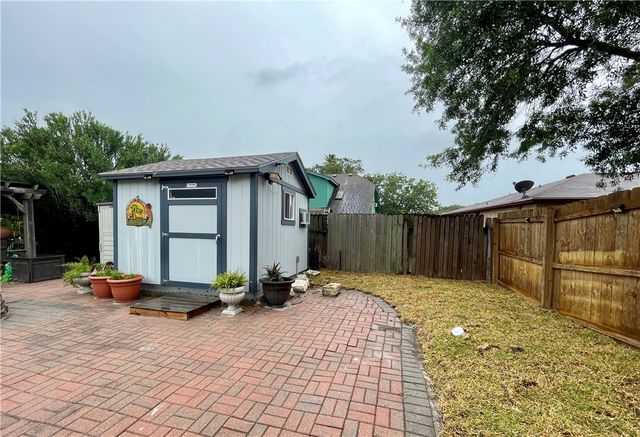 917 Saint Bernard St, Corpus Christi, TX 78418