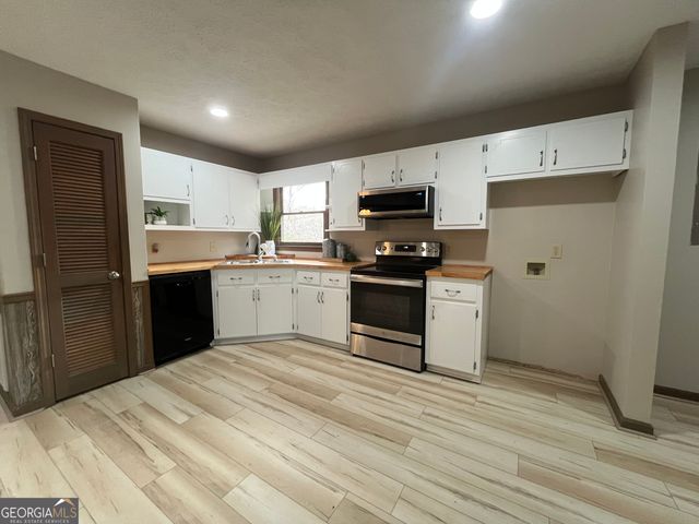 172 Fred Henry Lane, Clayton, GA 30525