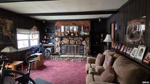 447 7TH Street Court E, Milan, IL 61264