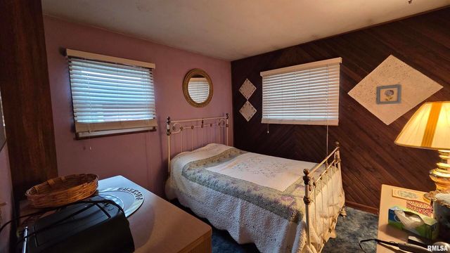 447 7TH Street Court E, Milan, IL 61264