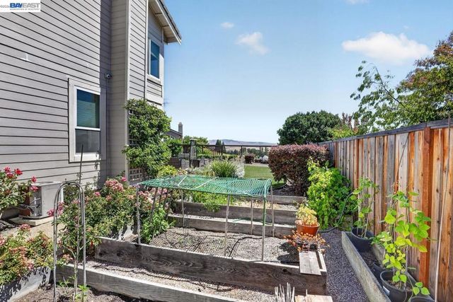 8257 Brittany Dr, Dublin, CA 94568