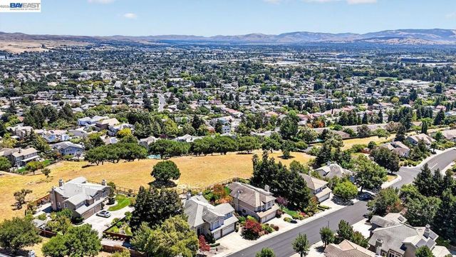 8257 Brittany Dr, Dublin, CA 94568