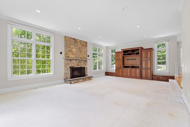 16 Kingsbury Dr, Holliston, MA 01746