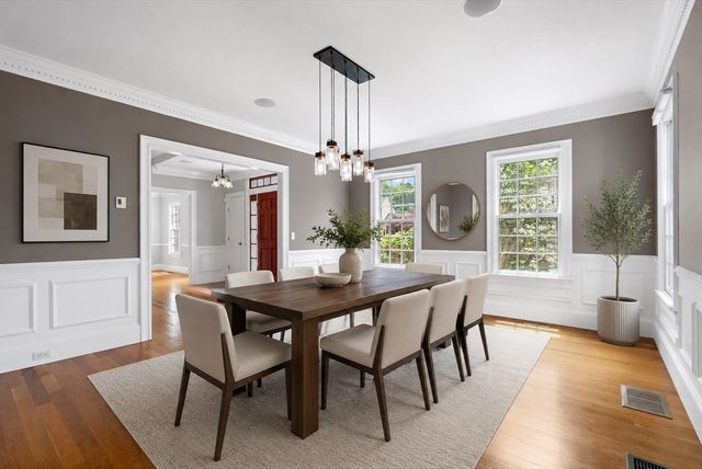 16 Kingsbury Dr, Holliston, MA 01746