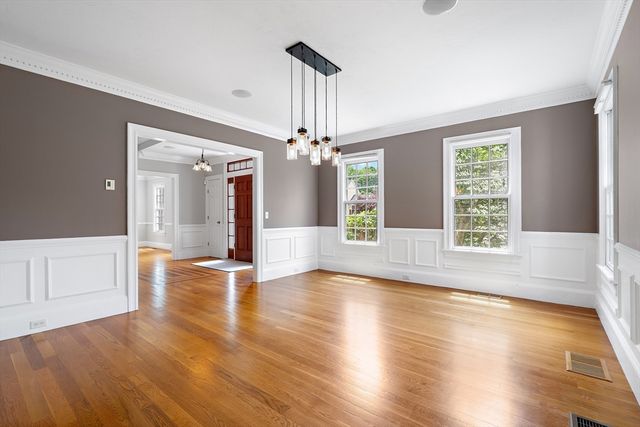 16 Kingsbury Dr, Holliston, MA 01746