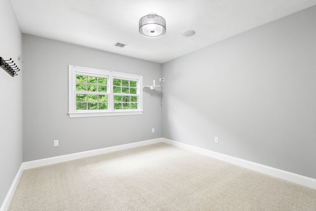 16 Kingsbury Dr, Holliston, MA 01746