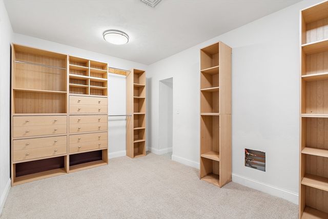 16 Kingsbury Dr, Holliston, MA 01746