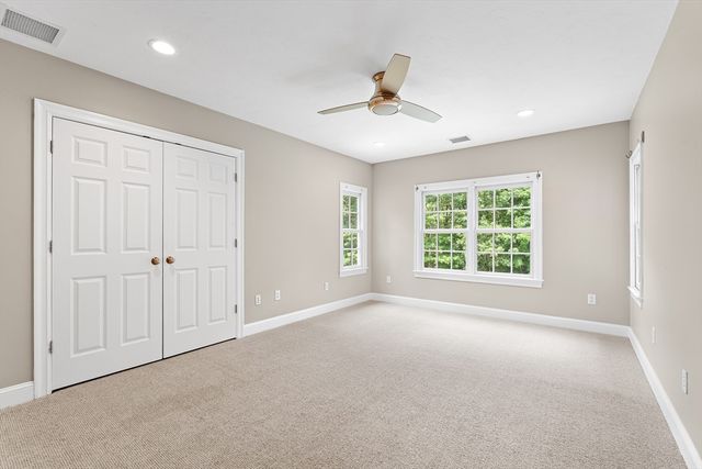 16 Kingsbury Dr, Holliston, MA 01746