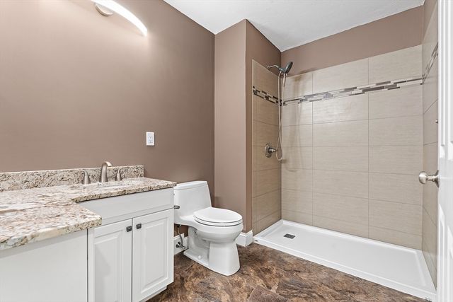 16 Kingsbury Dr, Holliston, MA 01746