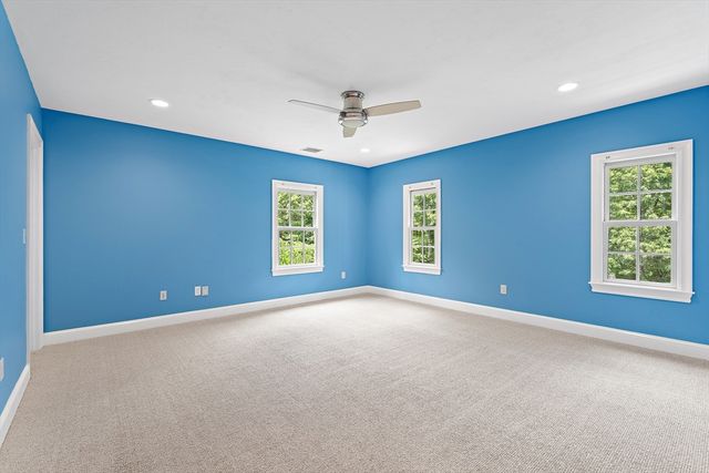 16 Kingsbury Dr, Holliston, MA 01746