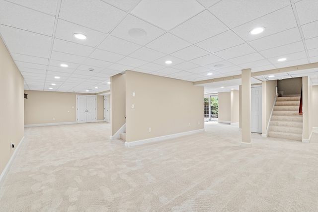 16 Kingsbury Dr, Holliston, MA 01746