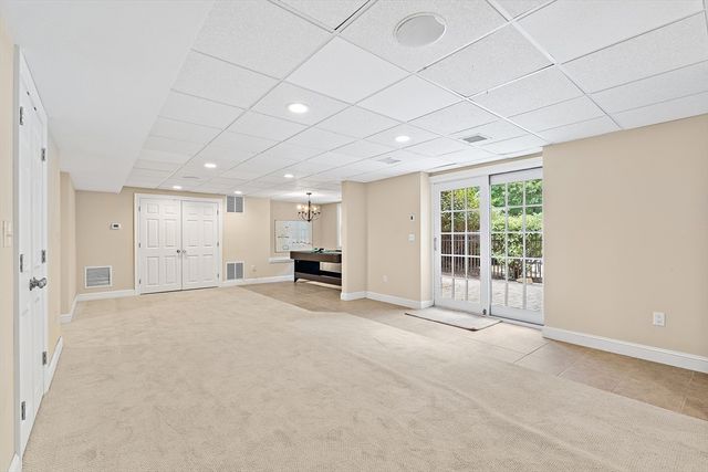 16 Kingsbury Dr, Holliston, MA 01746