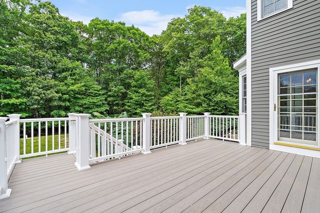 16 Kingsbury Dr, Holliston, MA 01746
