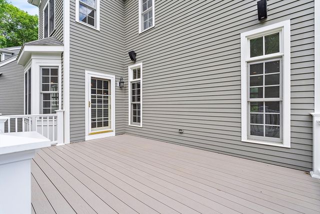 16 Kingsbury Dr, Holliston, MA 01746