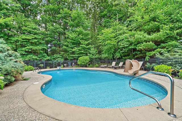 16 Kingsbury Dr, Holliston, MA 01746