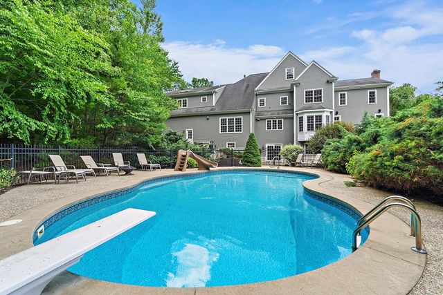 16 Kingsbury Dr, Holliston, MA 01746