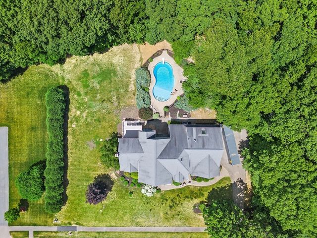 16 Kingsbury Dr, Holliston, MA 01746