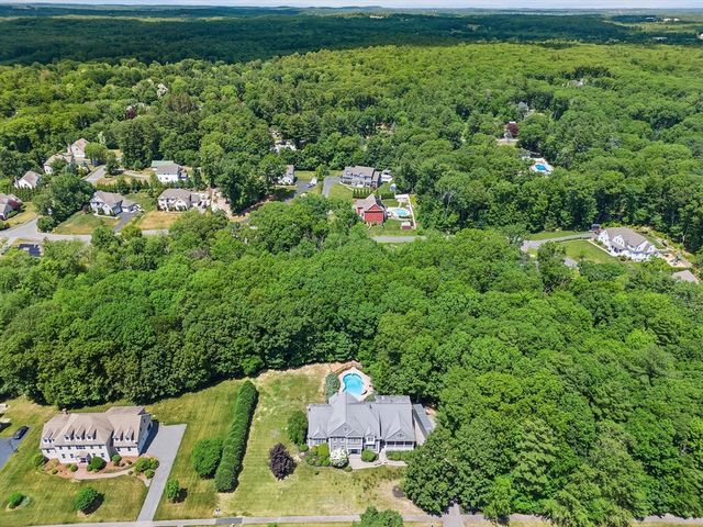 16 Kingsbury Dr, Holliston, MA 01746