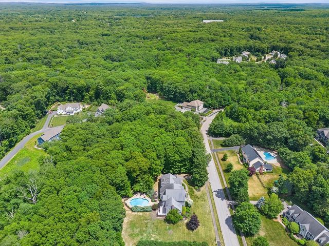 16 Kingsbury Dr, Holliston, MA 01746
