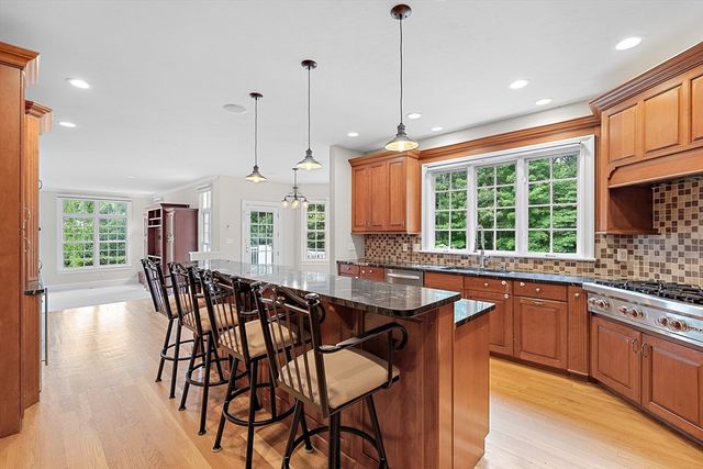 16 Kingsbury Dr, Holliston, MA 01746