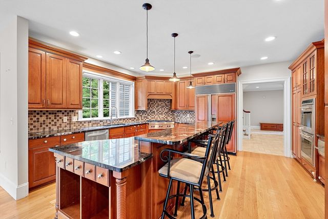 16 Kingsbury Dr, Holliston, MA 01746
