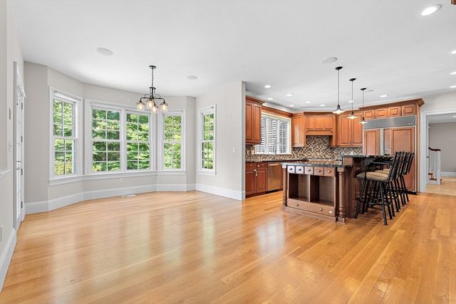 16 Kingsbury Dr, Holliston, MA 01746