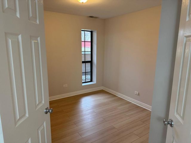 1935 N HICKS Road 106, Palatine, IL 60074