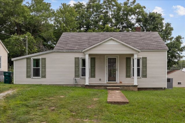32 High St, Mc Ewen, TN 37101