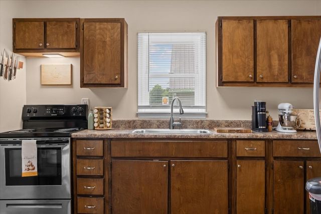 32 High St, Mc Ewen, TN 37101