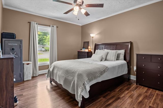 32 High St, Mc Ewen, TN 37101