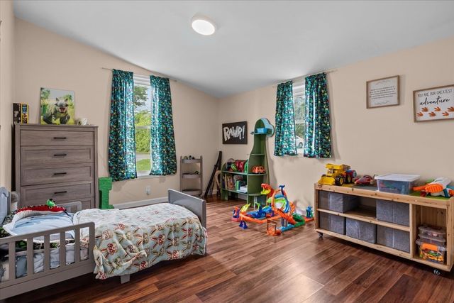 32 High St, Mc Ewen, TN 37101