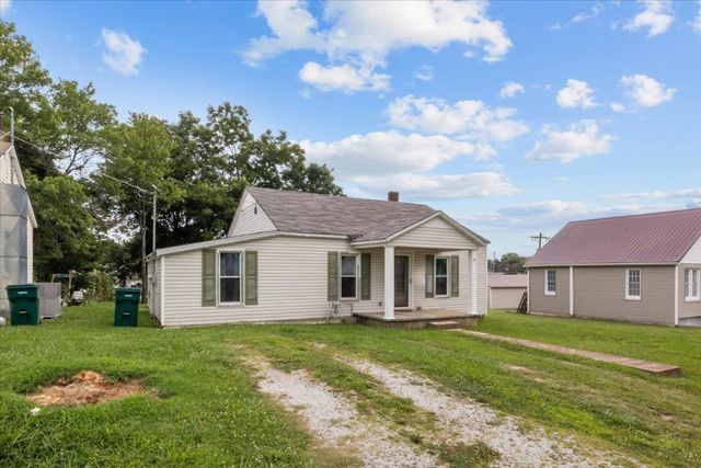 32 High St, Mc Ewen, TN 37101